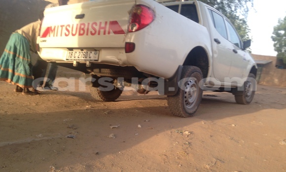 Acheter Occasion Voiture Toyota Hilux Blanc à N'Djamena au Tchad Acheter Occasion Voiture Toyota Hilux Blanc à N'Djamena au Tchad