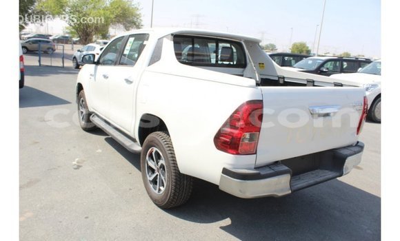 Acheter Import Voiture Toyota Hilux Blanc à Import - Dubai, Barh el Gazel Acheter Import Voiture Toyota Hilux Blanc à Import - Dubai, Barh el Gazel