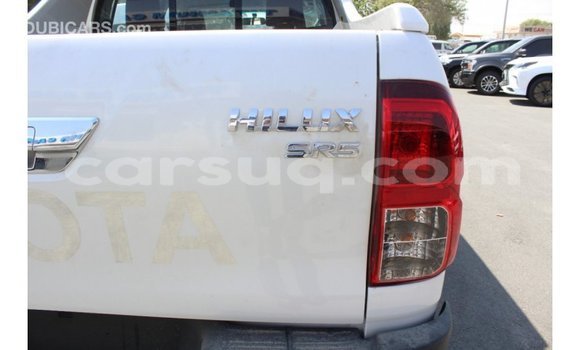 Acheter Import Voiture Toyota Hilux Blanc à Import - Dubai, Barh el Gazel Acheter Import Voiture Toyota Hilux Blanc à Import - Dubai, Barh el Gazel