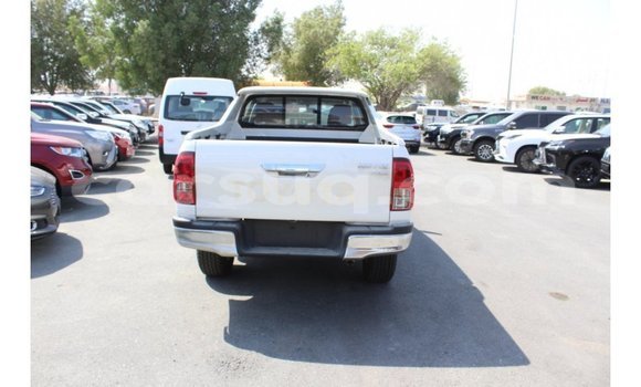 Acheter Import Voiture Toyota Hilux Blanc à Import - Dubai, Barh el Gazel Acheter Import Voiture Toyota Hilux Blanc à Import - Dubai, Barh el Gazel