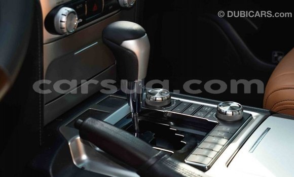 Acheter Import Voiture Toyota Land Cruiser Blanc à Import - Dubai, Barh el Gazel Acheter Import Voiture Toyota Land Cruiser Blanc à Import - Dubai, Barh el Gazel