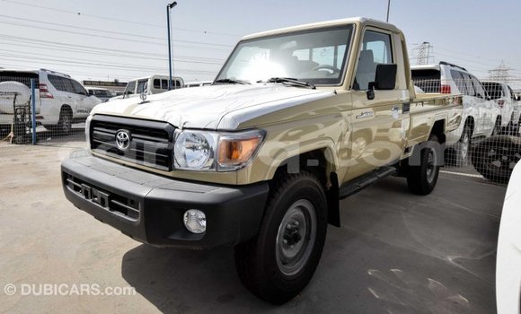 Acheter Import Voiture Toyota Land Cruiser Beige à Import - Dubai, Barh el Gazel Acheter Import Voiture Toyota Land Cruiser Beige à Import - Dubai, Barh el Gazel
