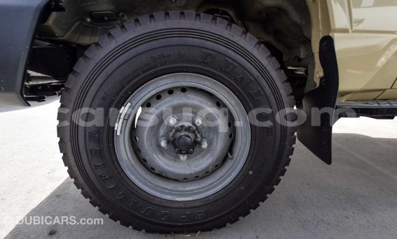 Acheter Import Voiture Toyota Land Cruiser Beige à Import - Dubai, Barh el Gazel Acheter Import Voiture Toyota Land Cruiser Beige à Import - Dubai, Barh el Gazel