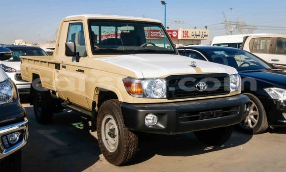 Acheter Import Voiture Toyota Land Cruiser Beige à Import - Dubai, Barh el Gazel Acheter Import Voiture Toyota Land Cruiser Beige à Import - Dubai, Barh el Gazel