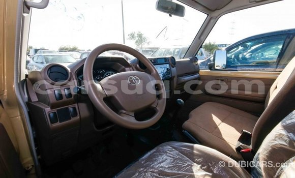 Acheter Import Voiture Toyota Land Cruiser Beige à Import - Dubai, Barh el Gazel Acheter Import Voiture Toyota Land Cruiser Beige à Import - Dubai, Barh el Gazel