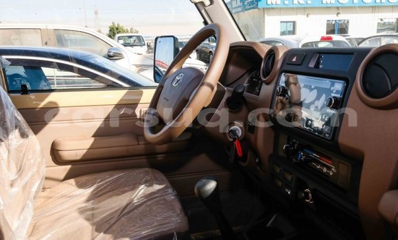 Acheter Import Voiture Toyota Land Cruiser Beige à Import - Dubai, Barh el Gazel Acheter Import Voiture Toyota Land Cruiser Beige à Import - Dubai, Barh el Gazel
