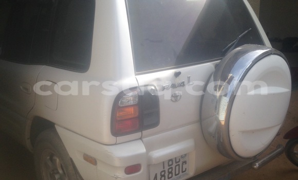 Acheter Occasion Voiture Toyota RAV4 Blanc à N'Djamena au Tchad Acheter Occasion Voiture Toyota RAV4 Blanc à N'Djamena au Tchad