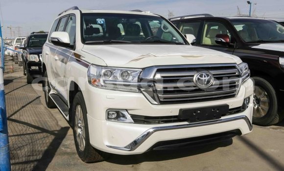 Acheter Import Voiture Toyota Land Cruiser Blanc à Import - Dubai, Barh el Gazel Acheter Import Voiture Toyota Land Cruiser Blanc à Import - Dubai, Barh el Gazel