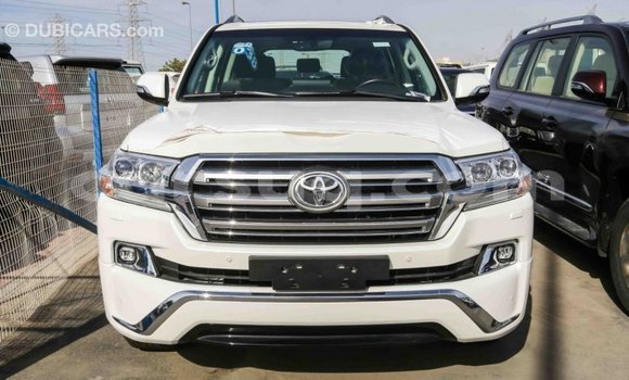 Acheter Import Voiture Toyota Land Cruiser Blanc à Import - Dubai, Barh el Gazel Acheter Import Voiture Toyota Land Cruiser Blanc à Import - Dubai, Barh el Gazel