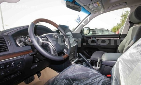 Acheter Import Voiture Toyota Land Cruiser Blanc à Import - Dubai, Barh el Gazel Acheter Import Voiture Toyota Land Cruiser Blanc à Import - Dubai, Barh el Gazel