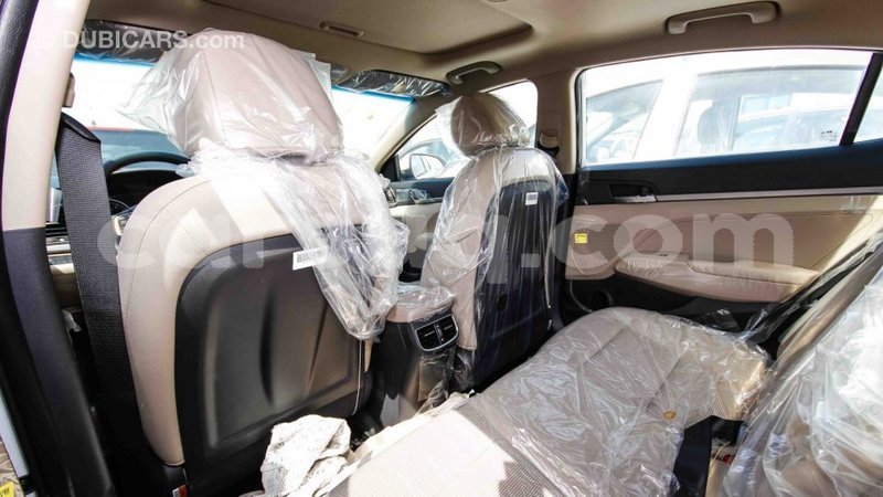 Big with watermark hyundai elantra barh el gazel import dubai 1388