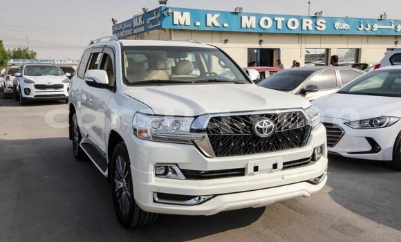 Acheter Import Voiture Toyota Land Cruiser Blanc à Import - Dubai, Barh el Gazel Acheter Import Voiture Toyota Land Cruiser Blanc à Import - Dubai, Barh el Gazel