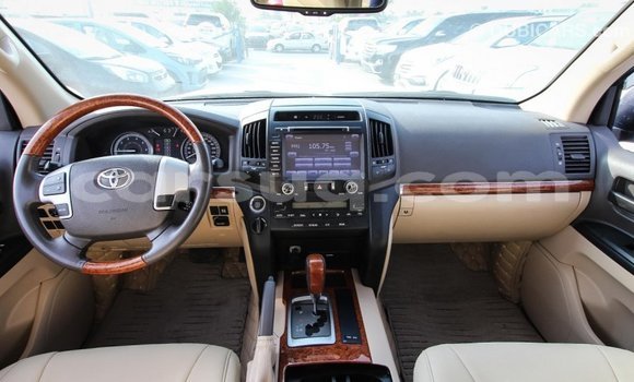 Acheter Import Voiture Toyota Land Cruiser Blanc à Import - Dubai, Barh el Gazel Acheter Import Voiture Toyota Land Cruiser Blanc à Import - Dubai, Barh el Gazel
