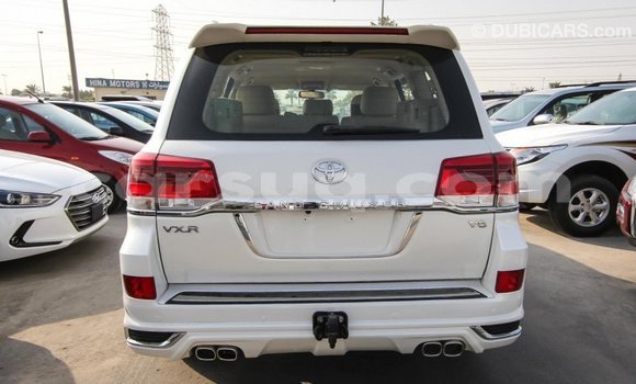 Acheter Import Voiture Toyota Land Cruiser Blanc à Import - Dubai, Barh el Gazel Acheter Import Voiture Toyota Land Cruiser Blanc à Import - Dubai, Barh el Gazel