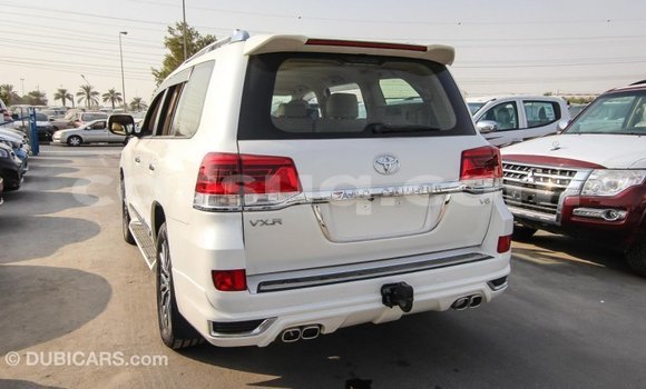 Acheter Import Voiture Toyota Land Cruiser Blanc à Import - Dubai, Barh el Gazel Acheter Import Voiture Toyota Land Cruiser Blanc à Import - Dubai, Barh el Gazel