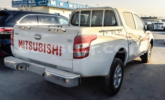 Acheter Import Voiture Mitsubishi L200 Blanc à Import - Dubai, Barh el Gazel Acheter Import Voiture Mitsubishi L200 Blanc à Import - Dubai, Barh el Gazel
