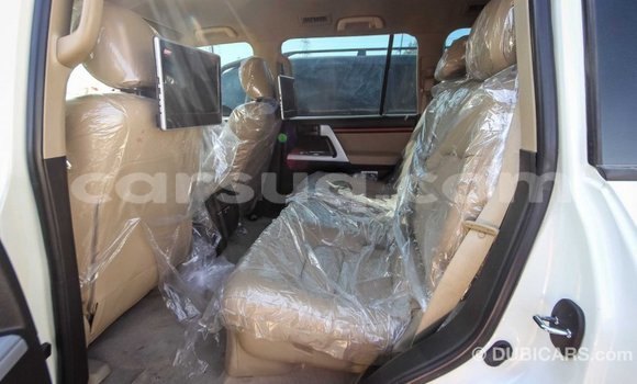Acheter Import Voiture Toyota Land Cruiser Blanc à Import - Dubai, Barh el Gazel Acheter Import Voiture Toyota Land Cruiser Blanc à Import - Dubai, Barh el Gazel