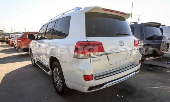 Acheter Import Voiture Toyota Land Cruiser Blanc à Import - Dubai, Barh el Gazel Acheter Import Voiture Toyota Land Cruiser Blanc à Import - Dubai, Barh el Gazel
