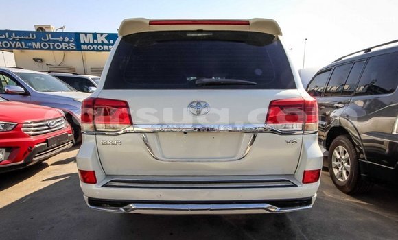 Acheter Import Voiture Toyota Land Cruiser Blanc à Import - Dubai, Barh el Gazel Acheter Import Voiture Toyota Land Cruiser Blanc à Import - Dubai, Barh el Gazel