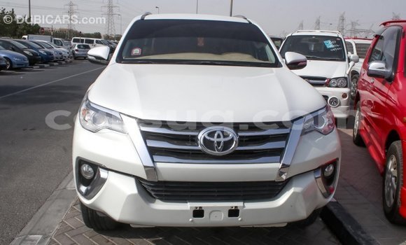 Acheter Import Voiture Toyota Fortuner Blanc à Import - Dubai, Barh el Gazel Acheter Import Voiture Toyota Fortuner Blanc à Import - Dubai, Barh el Gazel
