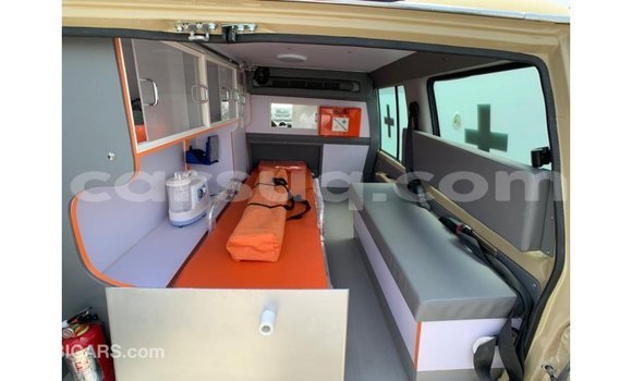 Acheter Import Voiture Toyota Land Cruiser Beige à Import - Dubai, Barh el Gazel Acheter Import Voiture Toyota Land Cruiser Beige à Import - Dubai, Barh el Gazel