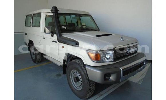 Acheter Import Voiture Abarth 595 Blanc à Import - Dubai, Barh el Gazel