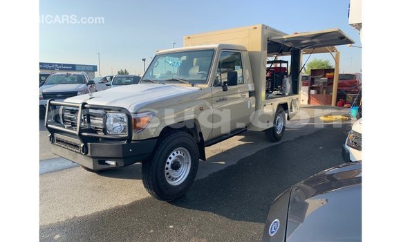 Acheter Import Voiture Toyota Land Cruiser Beige à Import - Dubai, Barh el Gazel Acheter Import Voiture Toyota Land Cruiser Beige à Import - Dubai, Barh el Gazel