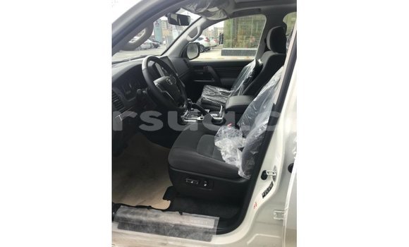 Buy Import Toyota Land Cruiser White Car in Import - Dubai in Barh el Gazel Buy Import Toyota Land Cruiser White Car in Import - Dubai in Barh el Gazel