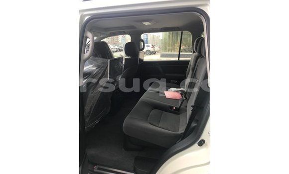 Buy Import Toyota Land Cruiser White Car in Import - Dubai in Barh el Gazel Buy Import Toyota Land Cruiser White Car in Import - Dubai in Barh el Gazel