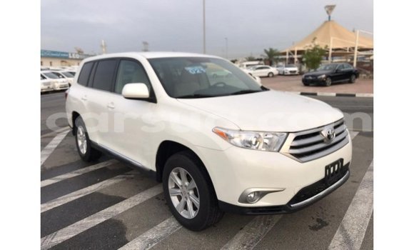 Buy Import Toyota Highlander White Car in Import - Dubai in Barh el Gazel Buy Import Toyota Highlander White Car in Import - Dubai in Barh el Gazel