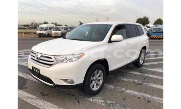 Buy Import Toyota Highlander White Car in Import - Dubai in Barh el Gazel Buy Import Toyota Highlander White Car in Import - Dubai in Barh el Gazel