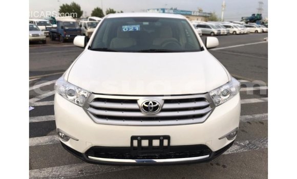 Buy Import Toyota Highlander White Car in Import - Dubai in Barh el Gazel Buy Import Toyota Highlander White Car in Import - Dubai in Barh el Gazel