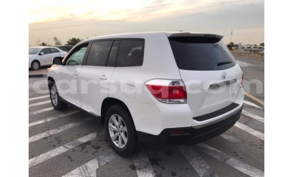 Buy Import Toyota Highlander White Car in Import - Dubai in Barh el Gazel Buy Import Toyota Highlander White Car in Import - Dubai in Barh el Gazel