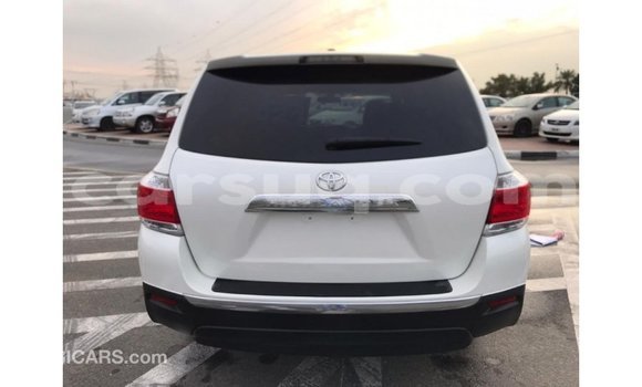 Buy Import Toyota Highlander White Car in Import - Dubai in Barh el Gazel Buy Import Toyota Highlander White Car in Import - Dubai in Barh el Gazel