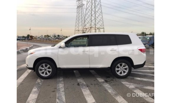 Buy Import Toyota Highlander White Car in Import - Dubai in Barh el Gazel Buy Import Toyota Highlander White Car in Import - Dubai in Barh el Gazel