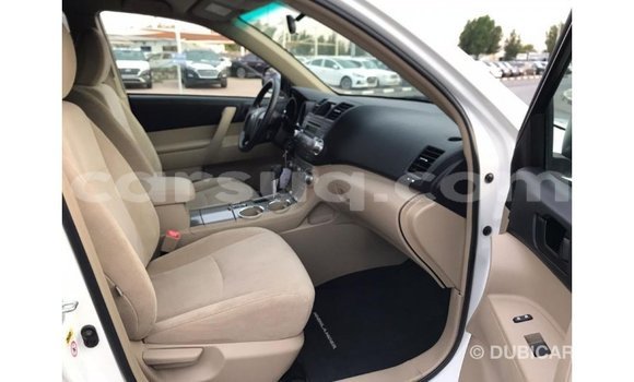 Buy Import Toyota Highlander White Car in Import - Dubai in Barh el Gazel Buy Import Toyota Highlander White Car in Import - Dubai in Barh el Gazel