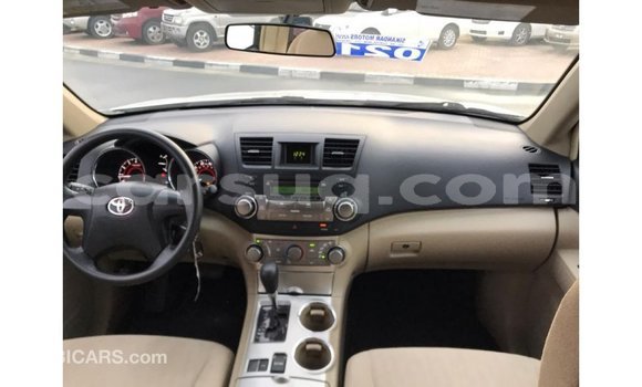 Buy Import Toyota Highlander White Car in Import - Dubai in Barh el Gazel Buy Import Toyota Highlander White Car in Import - Dubai in Barh el Gazel