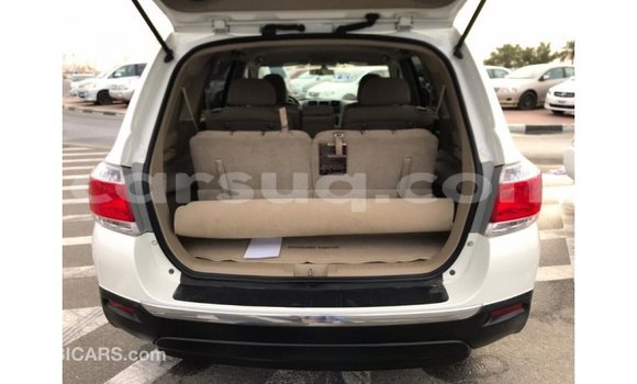 Buy Import Toyota Highlander White Car in Import - Dubai in Barh el Gazel Buy Import Toyota Highlander White Car in Import - Dubai in Barh el Gazel