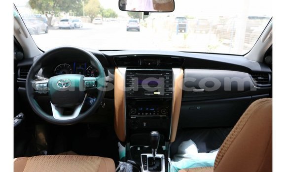 Acheter Import Voiture Toyota Fortuner Noir à Import - Dubai, Barh el Gazel Acheter Import Voiture Toyota Fortuner Noir à Import - Dubai, Barh el Gazel