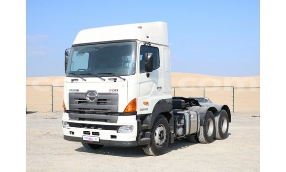 Acheter Import Utilitaire Hino 300 Series Blanc à Import - Dubai, Barh el Gazel