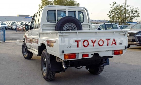 Buy Import Toyota Land Cruiser White Car in Import - Dubai in Barh el Gazel Buy Import Toyota Land Cruiser White Car in Import - Dubai in Barh el Gazel