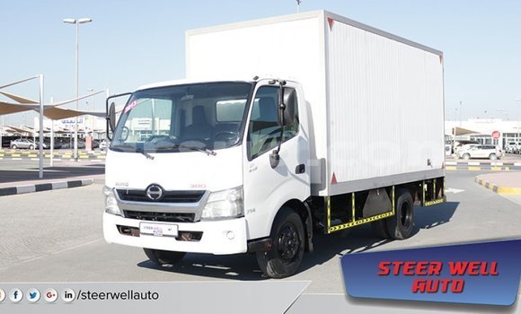 Acheter Import Utilitaire Hino 300 Series Blanc à Import - Dubai, Barh el Gazel