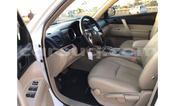 Acheter Import Voiture Toyota Highlander Blanc à Import - Dubai, Barh el Gazel Acheter Import Voiture Toyota Highlander Blanc à Import - Dubai, Barh el Gazel