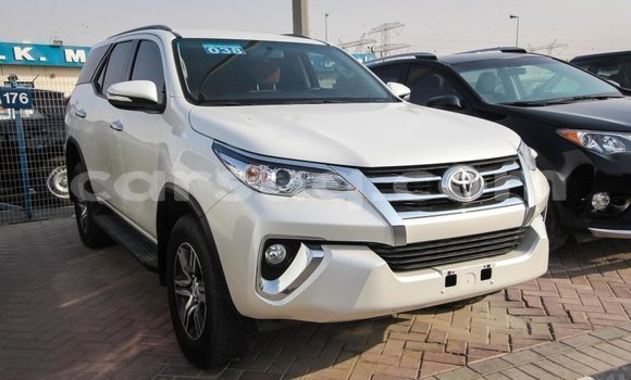 Acheter Import Voiture Toyota Fortuner Blanc à Import - Dubai, Barh el Gazel Acheter Import Voiture Toyota Fortuner Blanc à Import - Dubai, Barh el Gazel
