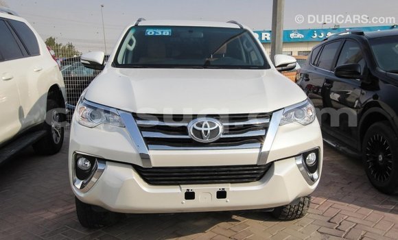 Acheter Import Voiture Toyota Fortuner Blanc à Import - Dubai, Barh el Gazel Acheter Import Voiture Toyota Fortuner Blanc à Import - Dubai, Barh el Gazel