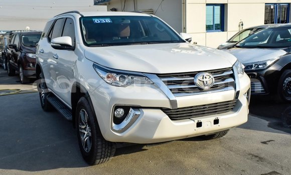 Acheter Import Voiture Toyota Fortuner Blanc à Import - Dubai, Barh el Gazel Acheter Import Voiture Toyota Fortuner Blanc à Import - Dubai, Barh el Gazel
