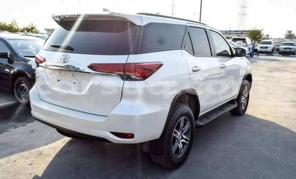 Acheter Import Voiture Toyota Fortuner Blanc à Import - Dubai, Barh el Gazel Acheter Import Voiture Toyota Fortuner Blanc à Import - Dubai, Barh el Gazel