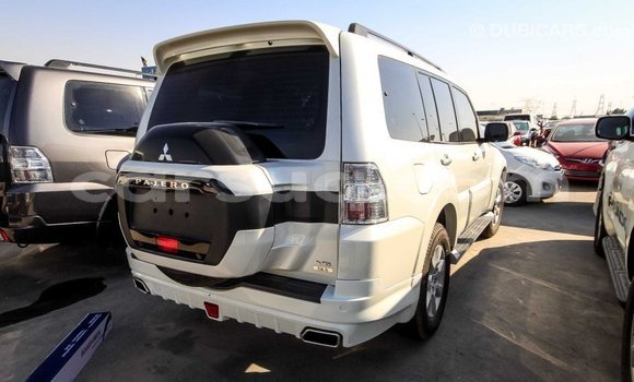 Acheter Import Voiture Mitsubishi Pajero Blanc à Import - Dubai, Barh el Gazel Acheter Import Voiture Mitsubishi Pajero Blanc à Import - Dubai, Barh el Gazel