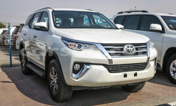 Acheter Import Voiture Toyota Fortuner Blanc à Import - Dubai, Barh el Gazel Acheter Import Voiture Toyota Fortuner Blanc à Import - Dubai, Barh el Gazel