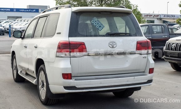 Buy Import Toyota Land Cruiser White Car in Import - Dubai in Barh el Gazel Buy Import Toyota Land Cruiser White Car in Import - Dubai in Barh el Gazel